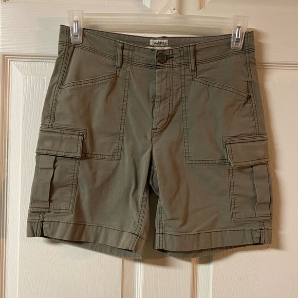 Ladies Favorite Fit L.L.Bean Shorts Size 6 Regular - Picture 1 of 5